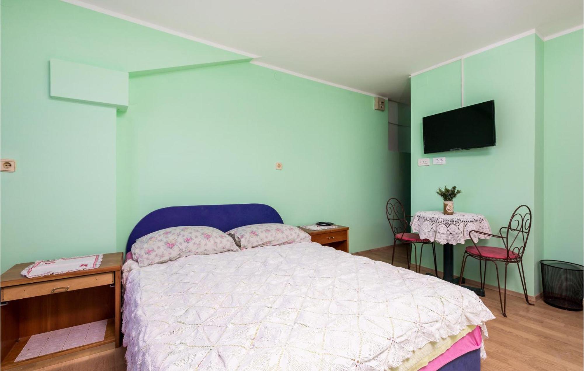 Cozy Apartment In Starigrad With House Sea View Exterior photo